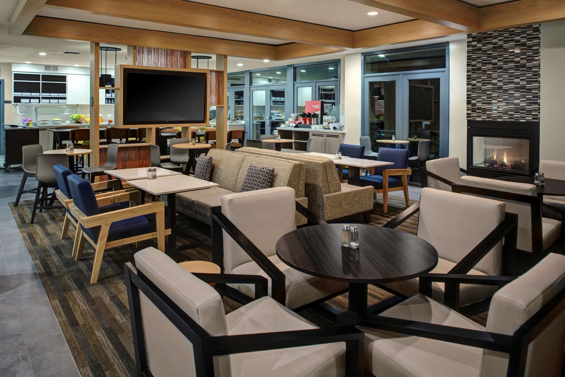 H BAR and lounge
